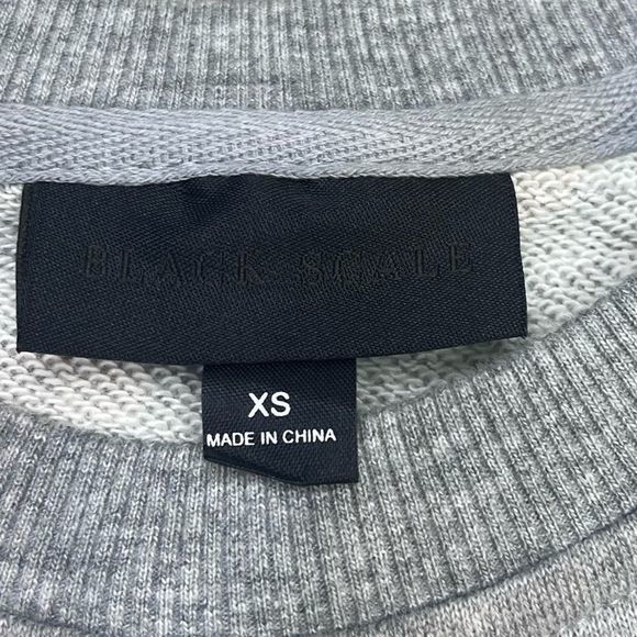 Black Scale Gray Cropped Sweatshirt with Red Detail XS - Picture 3 of 7